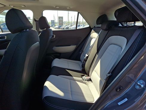 Certified 2025 Hyundai Venue SEL FWD image 10