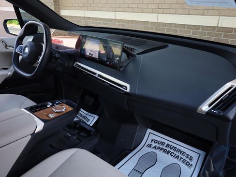 Used 2023 BMW iX xDrive50 w/ Ultimate Package 2 AWD/4WD image 29