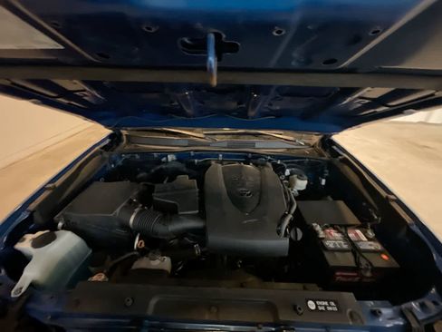 Used 2018 Toyota Tacoma SR5 image 25