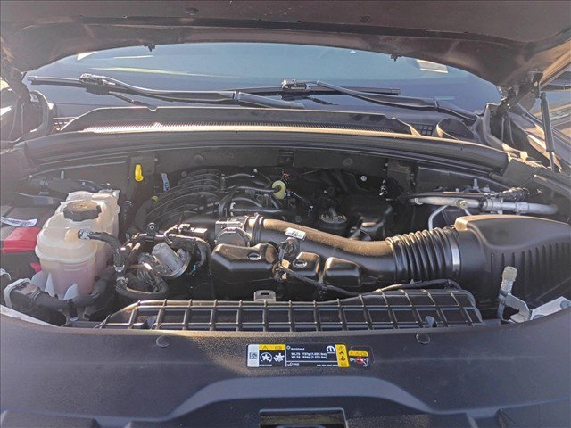 Used 2023 Jeep Grand Cherokee Altitude AWD/4WD image 21