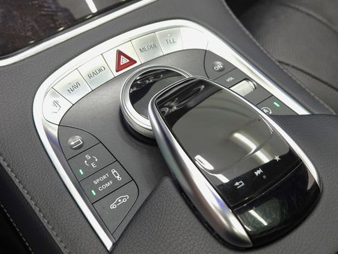 Used 2017 Mercedes-Benz S 550 Sedan w/ Sport Package w/ Sport Package image 60