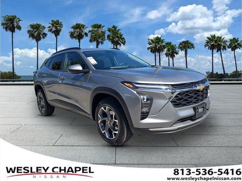 Used 2025 Chevrolet Trax LT w/ LT Convenience Package FWD image 1