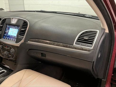 Used 2018 Chrysler 300 Limited w/ Light Group image 15