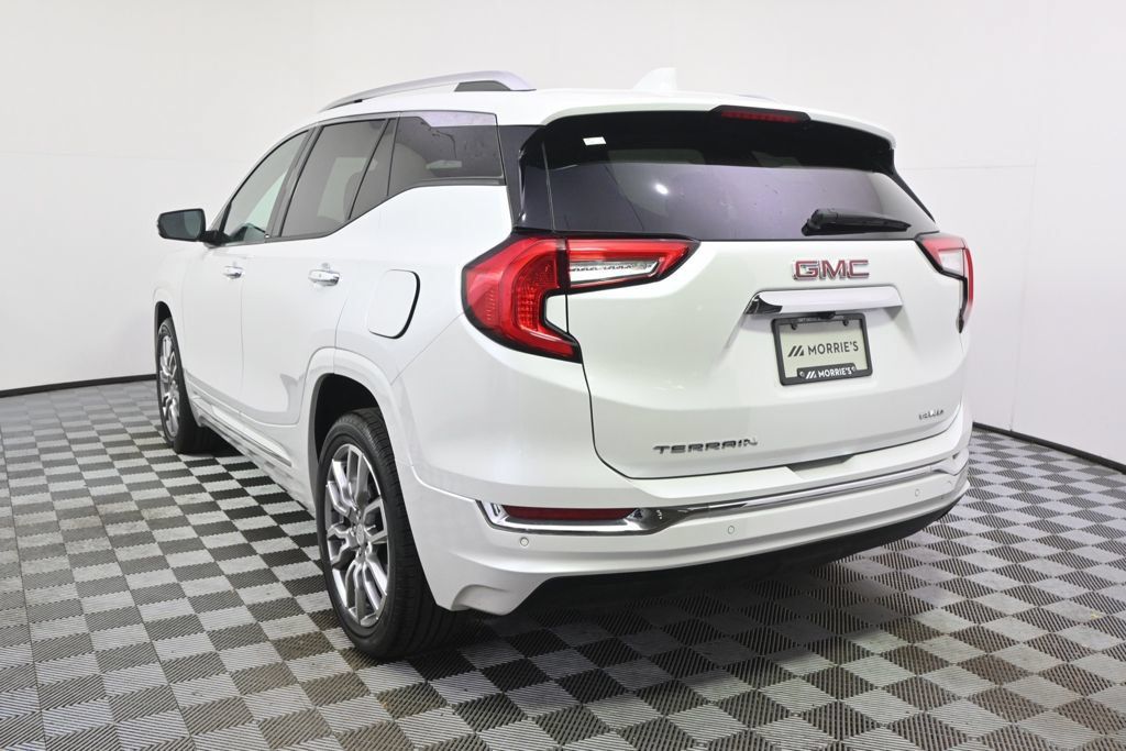 Used 2023 GMC Terrain Denali w/ Denali Premium Package AWD/4WD image 4
