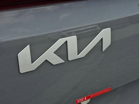 New 2026 Kia Carnival EX FWD image 27