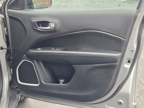 Used 2020 Jeep Compass Latitude image 5