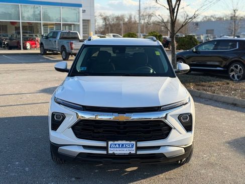 Used 2025 Chevrolet TrailBlazer LT w/ Driver Confidence Package image 2