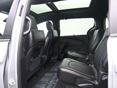 New 2026 Chrysler Pacifica Select w/ S Appearance Package AWD/4WD image 23