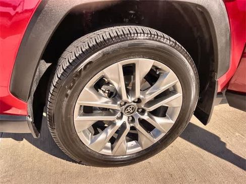 Used 2025 Toyota RAV4 XLE Premium image 9