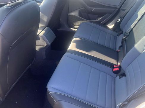 Used 2025 Volkswagen Jetta SE FWD image 16