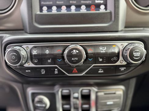 Used 2022 Jeep Wrangler Unlimited Sport image 23