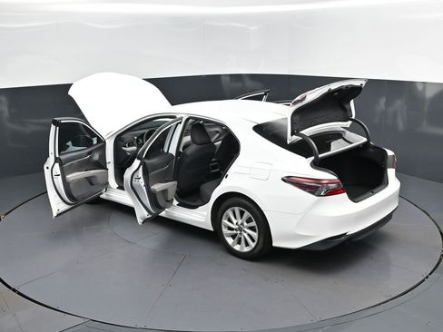 Used 2022 Toyota Camry LE image 48