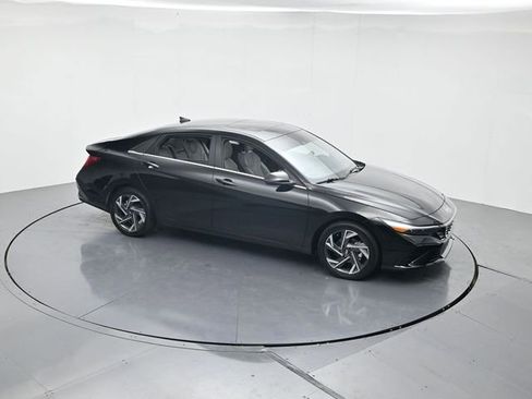 Used 2025 Hyundai Elantra Limited FWD image 38