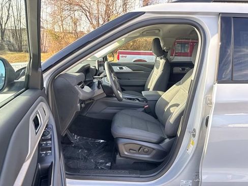 Used 2025 Ford Explorer Active image 18
