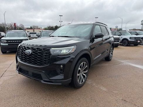 Used 2025 Ford Explorer ST-Line AWD/4WD image 1