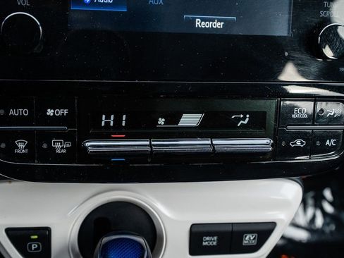 Used 2016 Toyota Prius Three image 27