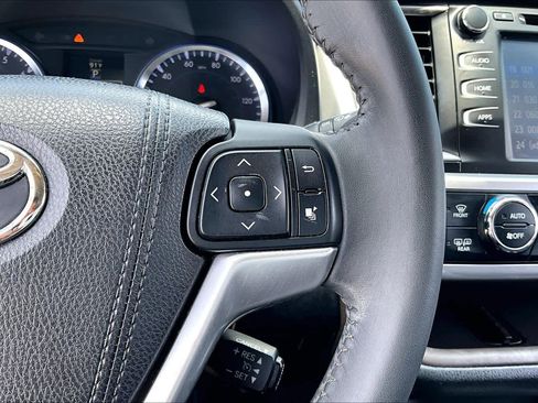 Used 2015 Toyota Highlander XLE FWD image 23