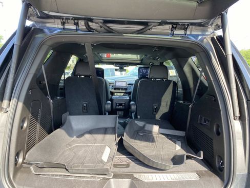 Used 2021 Chevrolet Tahoe RST w/ Luxury Package AWD/4WD image 7