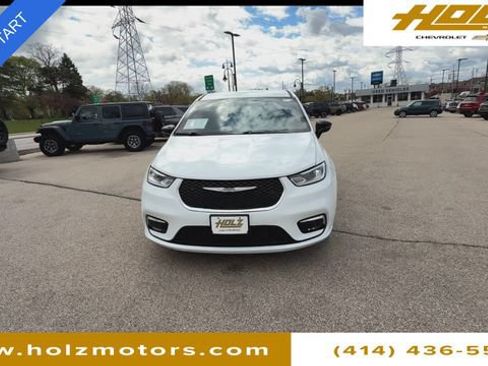 Used 2025 Chrysler Pacifica Select FWD image 3
