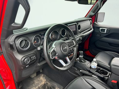 Used 2020 Jeep Gladiator Overland w/ Dual Top Group AWD/4WD image 14