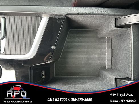 Used 2019 Volvo XC60 T5 Momentum w/ Protection Package image 31