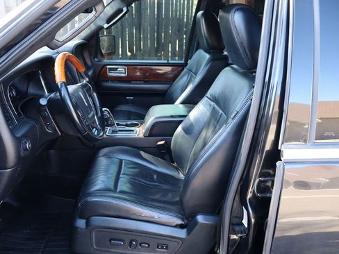 Used 2015 Lincoln Navigator 4WD image 19