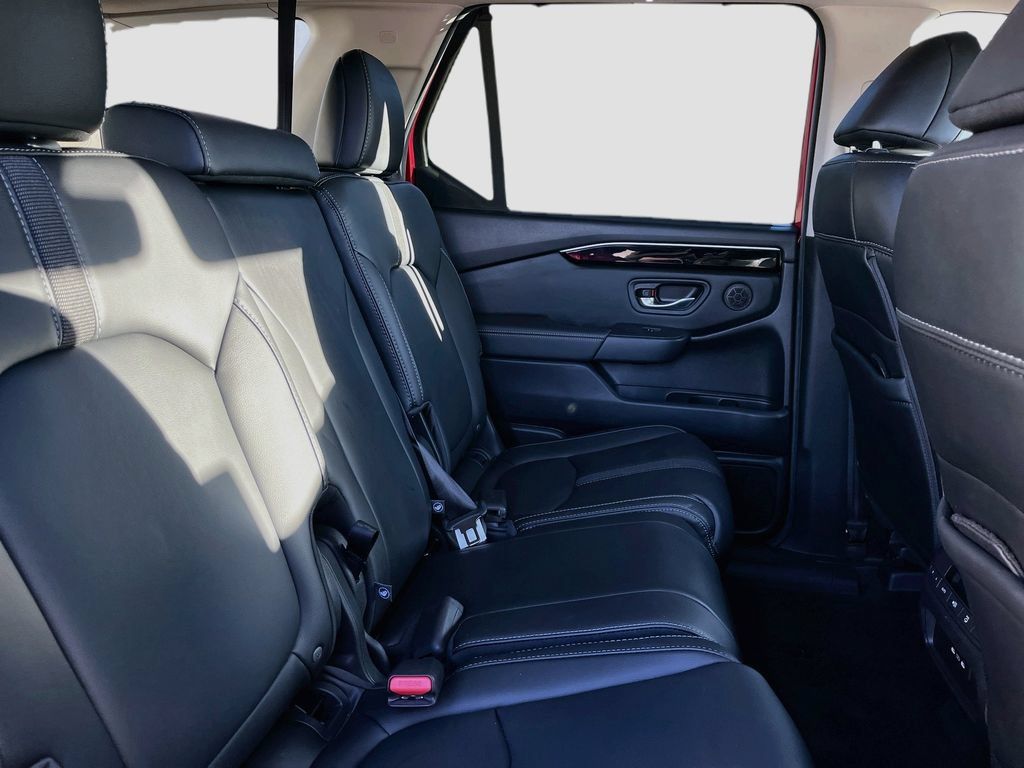 Used 2025 Honda Pilot Touring image 31