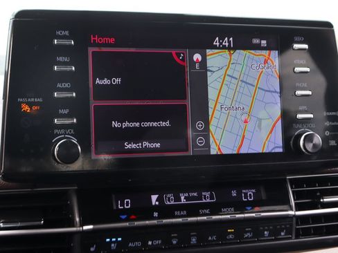 Used 2023 Toyota Sienna Platinum FWD image 29
