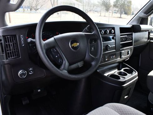 Used 2022 Chevrolet Express 3500 LS image 22