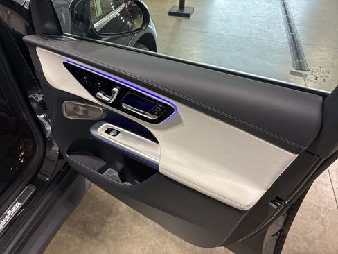 Used 2025 Mercedes-Benz GLC 300 4MATIC image 19