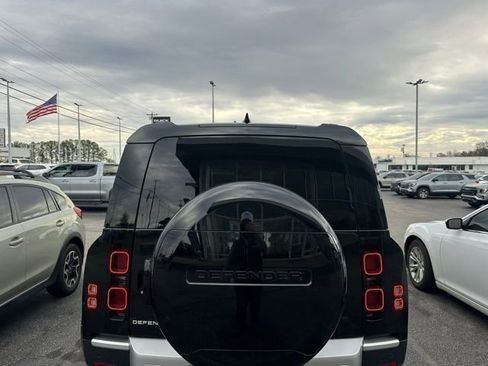 Used 2024 Land Rover Defender 110 S image 14