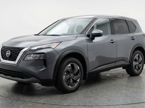 Used 2025 Nissan Rogue SV image 3