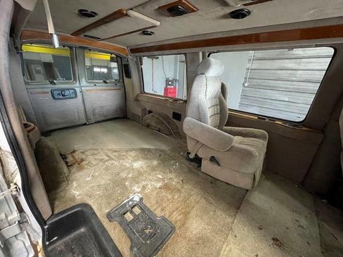 Used 2002 Chevrolet Express 1500 image 27