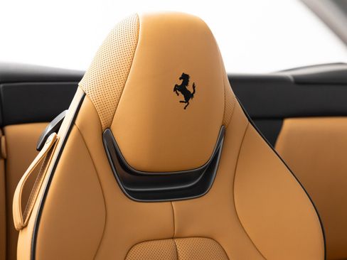 Used 2019 Ferrari Portofino RWD image 71
