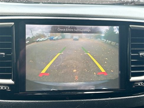 Used 2022 Chrysler Pacifica Touring-L image 13