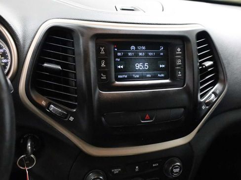 Used 2014 Jeep Cherokee Latitude w/ Cold Weather Group FWD image 30