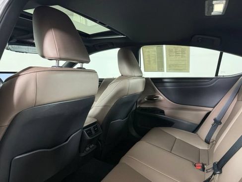 Used 2025 Lexus ES 350 w/ Premium Package FWD image 30