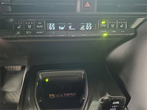 Used 2025 Toyota Crown XLE image 29