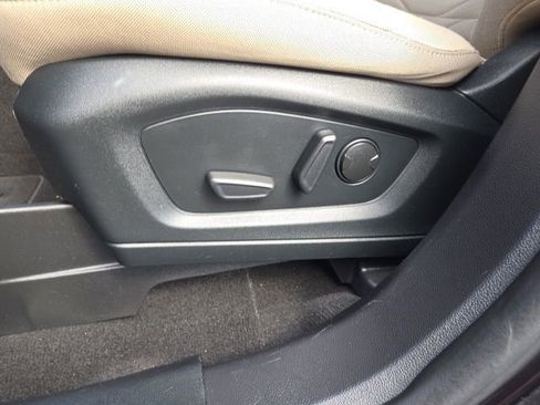 Used 2020 Ford Explorer XLT w/ Comfort Package image 26