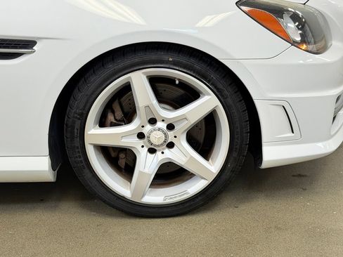 Used 2014 Mercedes-Benz SLK 250 image 4