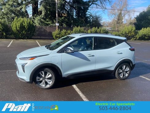 Used 2022 Chevrolet Bolt EUV LT w/ Convenience Package image 4