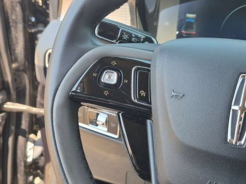 Certified 2023 Lincoln Corsair AWD w/ Towing Package image 19