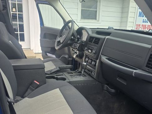 Used 2010 Jeep Liberty 4WD Sport image 27