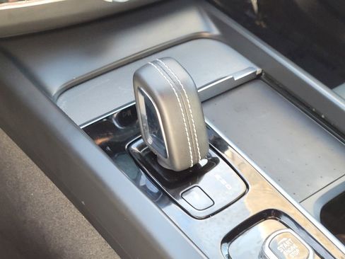 Used 2022 Volvo XC60 T8 R-Design w/ Advanced Package image 26