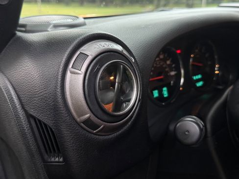 Used 2018 Jeep Wrangler Unlimited Sport S image 17