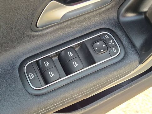 Used 2025 Mercedes-Benz CLA 250 image 11