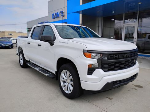 Used 2022 Chevrolet Silverado 1500 Custom image 3