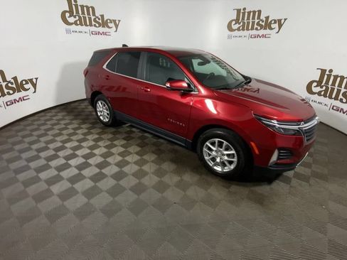 Used 2023 Chevrolet Equinox LT FWD image 2