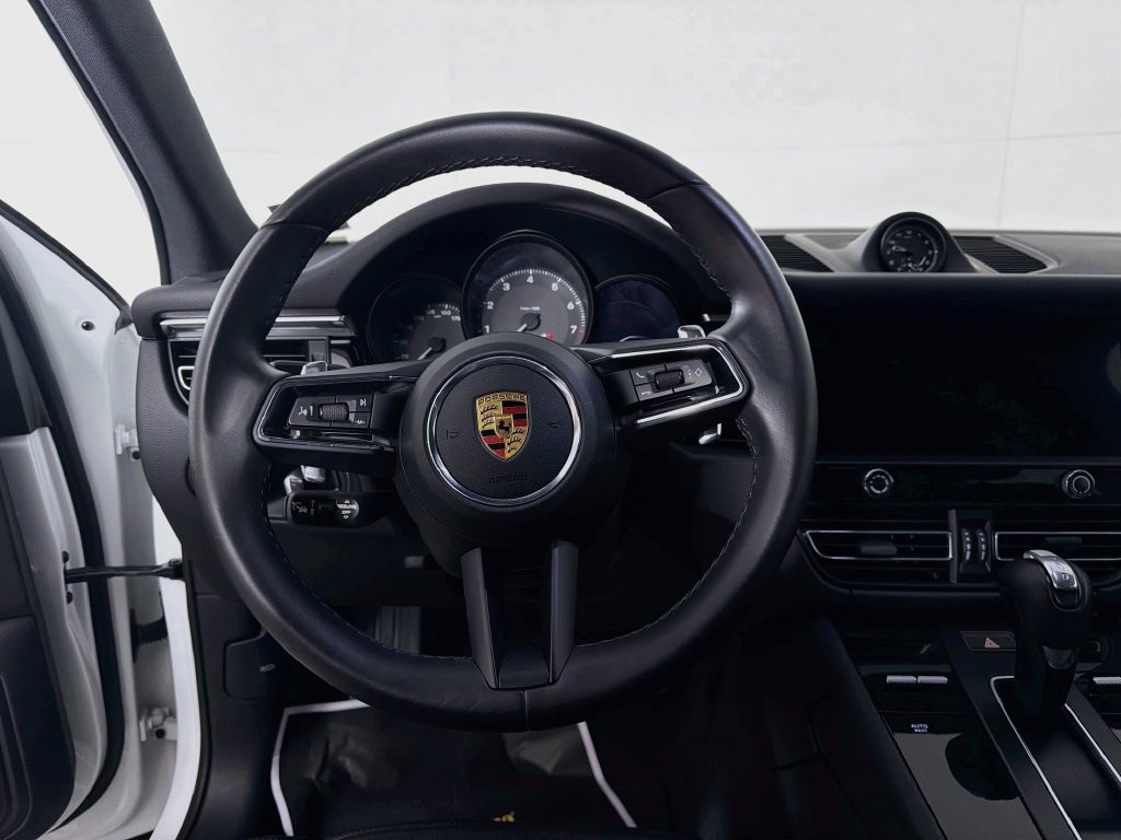 Certified 2023 Porsche Macan AWD/4WD image 25