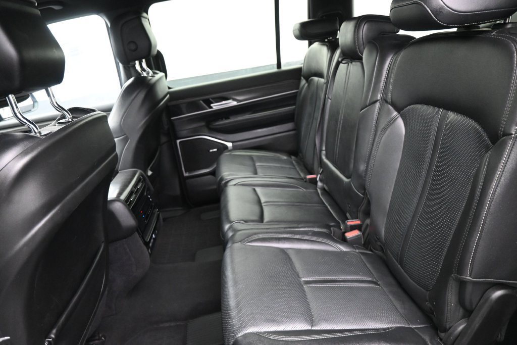 Used 2024 Jeep Wagoneer Series II w/ Flexible Seating Group RWD image 33